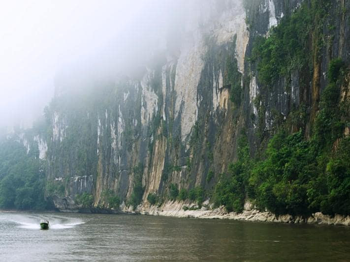 Các quan chức của Bộ Kế hoạch Phát triển Quốc gia trước đó cho biết, quá trình di dời dự kiến sẽ tiêu tốn khoảng 466 nghìn tỉ rupiah (tương đương 32,7 tỉ USD), bao gồm việc xây dựng các văn phòng chính phủ mới và nơi ở cho khoảng 1,5 triệu nhân viên. Dự án sẽ bao gồm tiền vốn của chính phủ và từ khu vực tư nhân. Ảnh: IT.