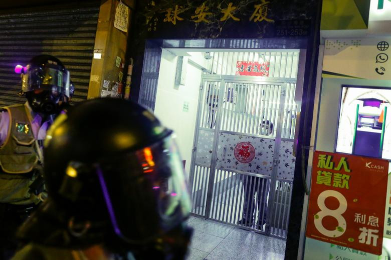 Các cuộc biểu tình ngày càng bạo lực khiến Hong Kong rơi vào cuộc khủng hoảng chính trị nghiêm trọng nhất trong thập kỷ qua, đặt ra thách thức lớn đối với chính quyền trung ương.