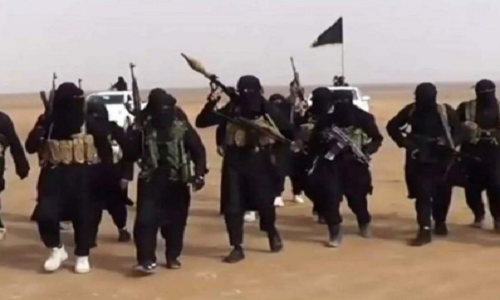 Theo Al Masdar News ngày 1/8, phiến quân IS đã tiến hành hai đợt tấn công quy mô lớn nhằm vào các căn cứ của Quân đội Syria ở tỉnh Deir Ezzor trong 24 giờ qua. Ảnh: QN.