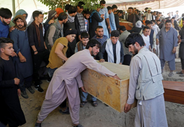 Vụ nổ bom xảy ra tại Trung tâm tiệc cưới Dubai City, tọa lạc trong khu vực có đa số người Hồi giáo dòng Shiite sinh sống ở Kabul, đã cướp đi sinh mạng của ít nhất 63 người và làm hơn 180 người khác bị thương. Ảnh: Reuters.