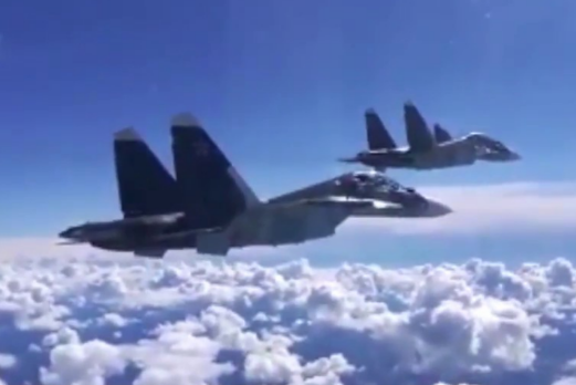 Theo nguồn tin quân sự ở tỉnh Latakia, Không quân Nga đã tiến hành hơn 20 cuộc oanh kích gần thị trấn Kabani. Tiếp sau đó, Quân đội Syria nã hàng loạt tên lửa vào nhóm phiến quân trong khu vực. Ảnh: AMN.