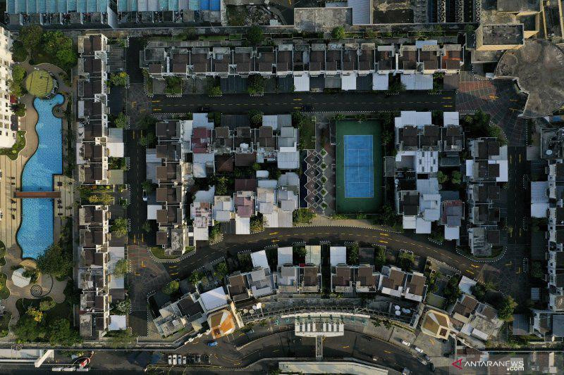 Cosmo Park được xây từ 10 năm trước, nhưng không được nhiều người bên ngoài thủ đô Jakarta biết mãi đến tháng 6 vừa qua. Những hình ảnh chụp bằng thiết bị bay không người lái (drone) đã lan truyền chóng mặt trên mạng xã hội, khiến người dùng mạng tại khu vực và quốc tế bất ngờ trước thiết kế độc đáo này. Ảnh: Kumparan.