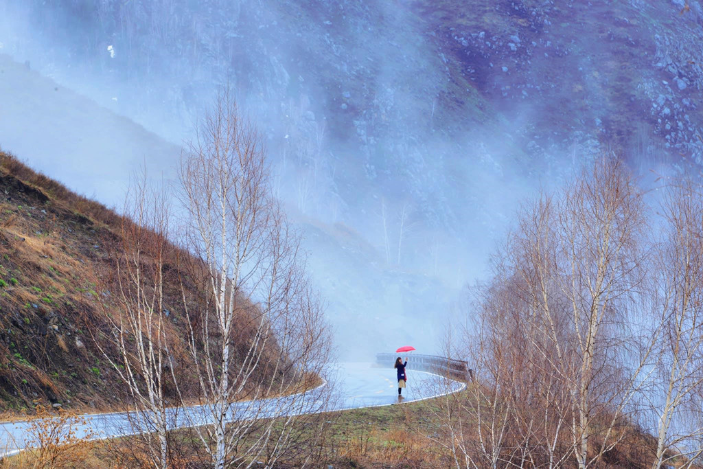 Visa: Thẻ visa là vật đầu tiên cần có trước chuyến đi. Thủ tục visa bạn có thể tham khảo nhiều bài hướng dẫn và chia sẻ kinh nghiệm trên mạng. Chi phí xin visa tự túc là 60 USD. Mình làm visa thương mại lưu trú 30 ngày qua dịch vụ là 190 USD.