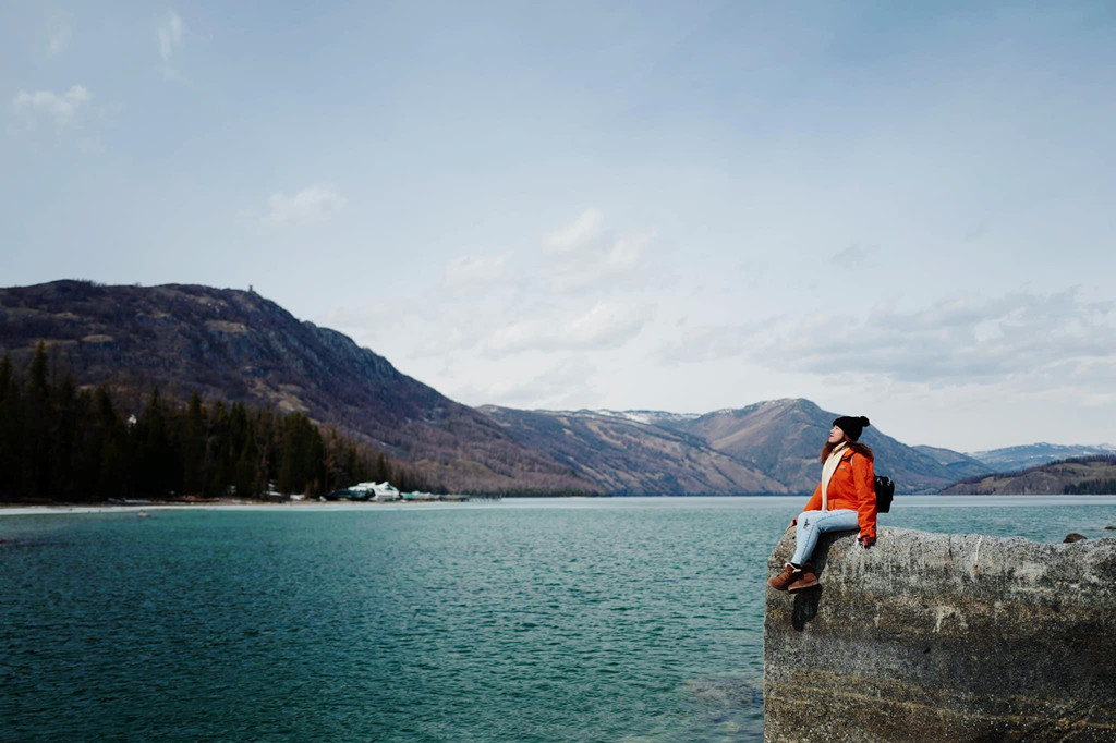 Sau chuyến đi Tân Cương 15 ngày, độc giả Sa Nguyễn đã chia sẻ với Zing.vn kinh nghiệm du lịch cũng như hành trình khám phá thiên nhiên tuyệt đẹp, thơ mộng ở đây. Không chỉ nổi tiếng với Con đường Tơ Lụa huyền thoại và quê hương sản sinh ra những mỹ nhân tuyệt sắc, Tân Cương (Trung Quốc) hấp dẫn du khách bởi khung cảnh thiên nhiên thơ mộng và nền văn hóa đậm đà bản sắc. Tân Cương xứng đáng là điểm đến tuổi trẻ này nên một lần đặt chân tới.