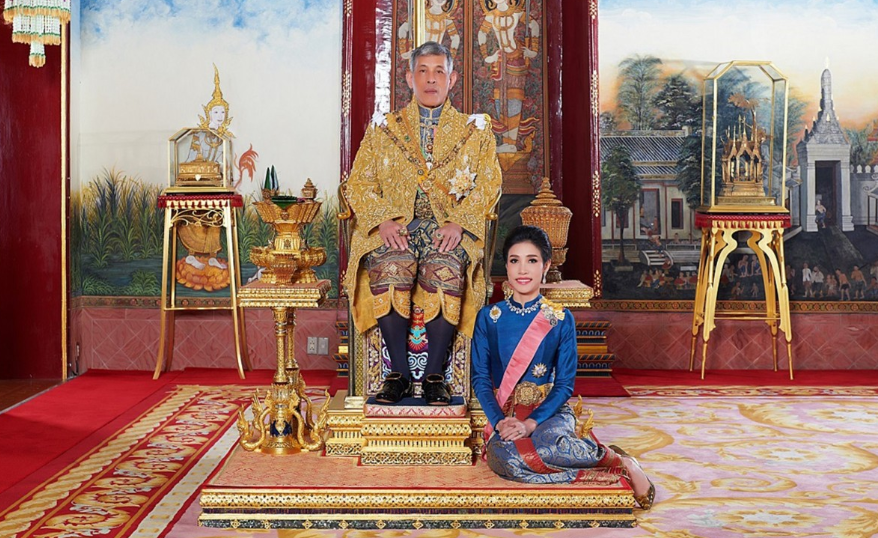 Về Hoàng quý phi Sineenat Wongvajirapak, tài sắc của bà cũng khiến nhiều người phải ghen tỵ. Ảnh: SCMP.