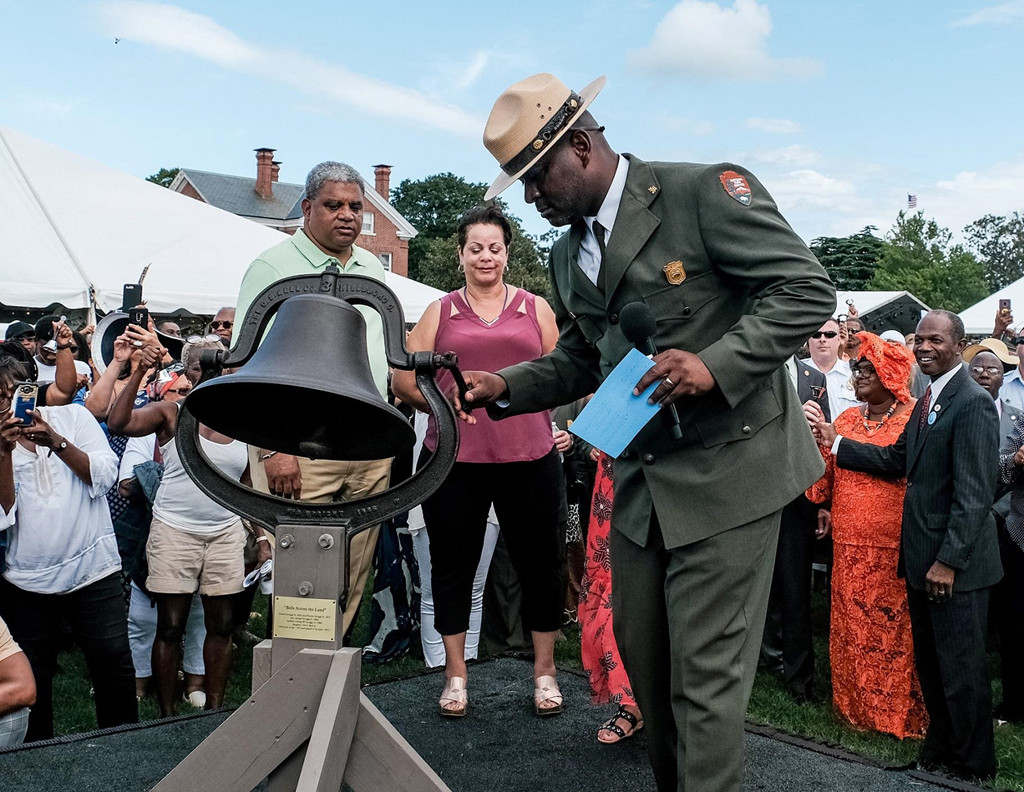 "Việc chúng tôi gìn giữ được văn hóa của mình, tồn tại qua suốt 400 năm qua, là một điều rất đáng để tự hào", Terry E. Brown, giám sát viên khu di sản Pháo đài Monroe, chia sẻ. Ảnh: Reuters.