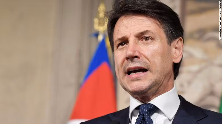 Sau đó, ông Conte nghiên cứu, giảng dạy tại Đại học Sorbonne vào năm 2000, Đại học Girton năm 2001 và Đại học New York năm 2008.