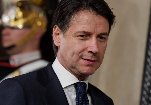 Chiều 1/6/2018, ông Conte chính thức tuyên thệ nhậm chức Thủ tướng Italy, kế nhiệm ông Paolo Gentiloni, dù khi đó ông chưa có kinh nghiệm chính trị.