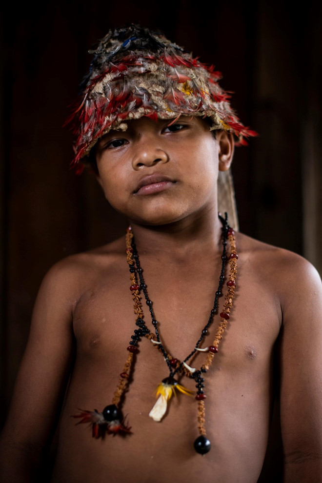 Bộ lạc đã chiến đấu để chống lại việc xây dựng đập dưới nhiều đời tổng thống trong suốt thập kỷ qua. Họ đã giành được chiến thắng vang dội vào năm 2016 khi buộc cơ quan quản lý môi trường Brazil phải ra lệnh cho tạm hoãn dự án. Tù trưởng Munduruku, ông Juare Saw, khi đó nhận được cuộc điện thoại từ thủ đô Brazil: "Sẽ không có con đập nào vào lúc này".