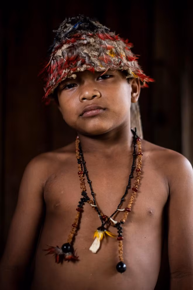 Bộ lạc đã chiến đấu để chống lại việc xây dựng đập dưới nhiều đời tổng thống trong suốt thập kỷ qua. Họ đã giành được chiến thắng vang dội vào năm 2016 khi buộc cơ quan quản lý môi trường Brazil phải ra lệnh cho tạm hoãn dự án. Tù trưởng Munduruku, ông Juare Saw, khi đó nhận được cuộc điện thoại từ thủ đô Brazil: "Sẽ không có con đập nào vào lúc này".