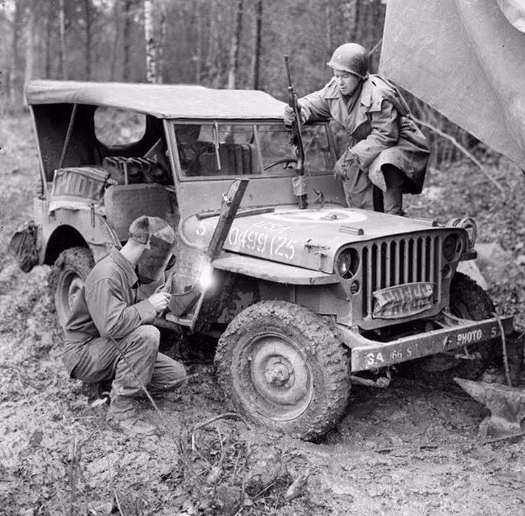 Tổng cộng cũng có tới 7 phiên bản xe Jeep khác nhau được sản xuất bởi ba tập đoàn xe hơi lớn của Mỹ. Tuy nhiên về cơ bản chúng không có nhiều khác biệt và phần lớn các bộ phận của xe này khi thay vào loại xe khác vẫn có thể sử dụng bình thường. Nguồn ảnh: Warhistoryonline.