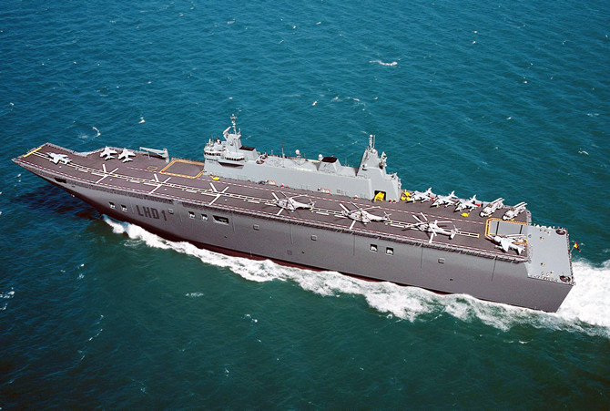 Tầm hoạt động tối đa của tàu vào khoảng 17.000 km ở tốc độ 15 hải lý giờ - tương đương 28 km/h. Tàu có khả năng mang theo tối đa 4 tàu há mồm cỡ lớn hoặc hai tàu đệm khí. Nguồn ảnh: Gazetesi.