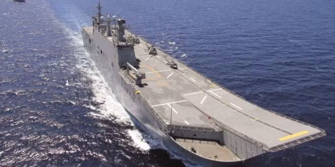 Chiều dài tổng cộng của tàu sân bay này là 232 mét, lườn rộng 32 mét và có mớm nước tối đa 6,9 mét. Tàu được trang bị 5 máy phát điện diesel công suất 8000 Kw mỗi máy cho phép nó di chuyển được với tốc độ tối đa khoảng 21 hải lý giờ - tương đương 39 km/h. Nguồn ảnh: Gazetesi.