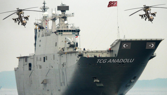 Tàu đổ bộ TCG Anadolu được trang bị vũ trang bao gồm 5 pháo 25mm điều khiển từ xa loại Aselsan 25mm STOP, 2 pháo cao tốc Phalanx và 1 tổ hợp tên lửa phòng thủ tầm gần RAM. Nguồn ảnh: Gazetesi.