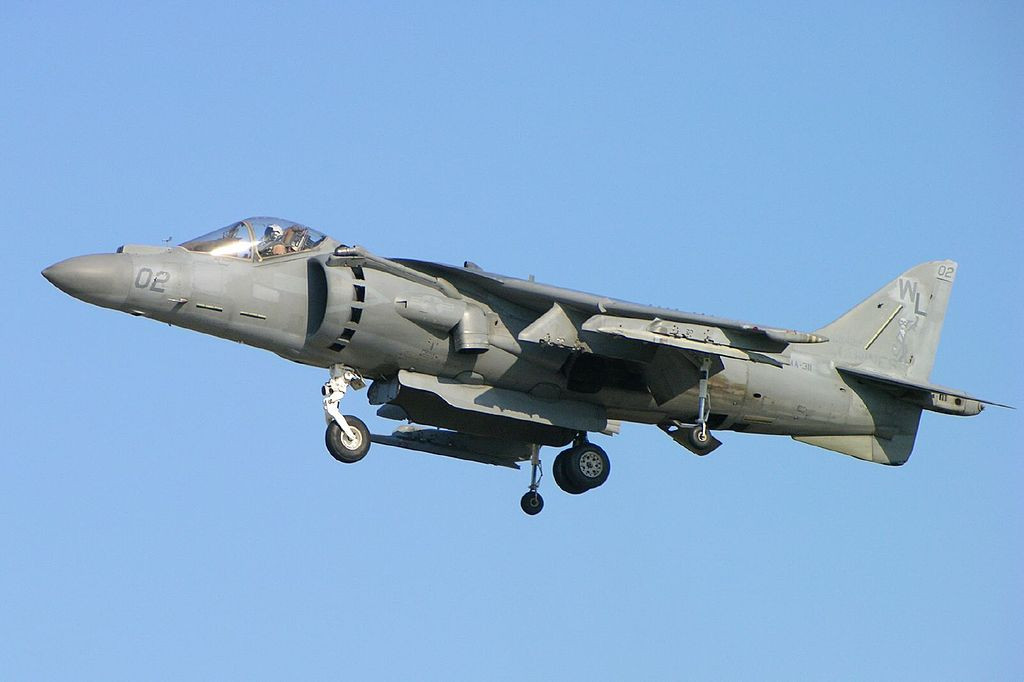 AV-8B Harrier II là loại máy bay có khả năng cất cánh thẳng đứng/cất cánh trên đường băng ngắn ra đời từ những năm 70 của thế kỷ trước và được sử dụng rộng rãi cho tới tận khi F-35B ra đời để thế chỗ cho vị trí của chúng. Nguồn ảnh: Harrier.