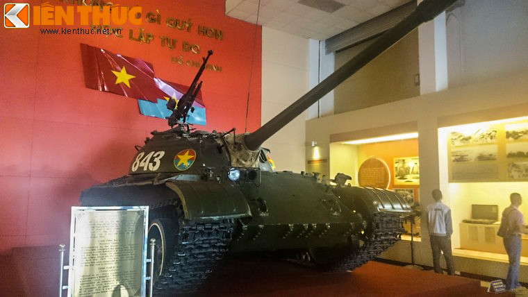 Theo đó sau năm 1975, chiếc xe tăng T-54B mang số hiệu 843 - một trong hai chiếc xe tăng húc đổ cổng Dinh Độc Lập vào trưa ngày 30/4/1975 đang được lưu giữ và trưng bày tại Bảo Tàng Lịch sử Quân sự Việt Nam, thậm chí nó còn có tên trong danh sách bảo vật quốc gia của nước ta.
