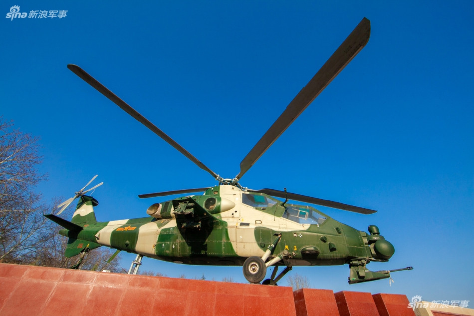 WZ-10 cũng là loại trực thăng tấn công đầu tiên do Trung Quốc độc lập phát triển. Mẫu thử nghiệm đầu tiên của loại trực thăng này cất cánh lần đầu năm 2003 nhưng mãi tới năm 2010 nó mới hoàn thiện. Tổng cộng có năm nguyên mẫu WZ-10 từng được chế tạo phục vụ cho việc thử nghiệm. Nguồn ảnh: Sina.