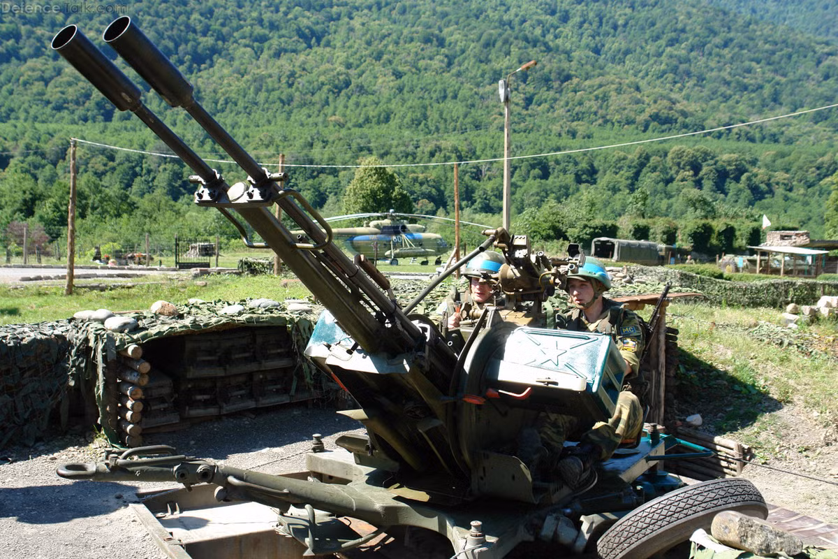 ZU-23-2 là loại pháo cao xạ khá cũ, đã ra đời từ đầu thập niên 60 của thế kỷ trước nhưng tới nay vẫn được sử dụng tại rất nhiều quốc gia. Khẩu pháo cao xạ này có hai nòng, sử dụng đạn cỡ 23x152mm và có tốc độ bắn từ 400 tới tối đa 2000 viên mỗi phút. Nguồn ảnh: BI.