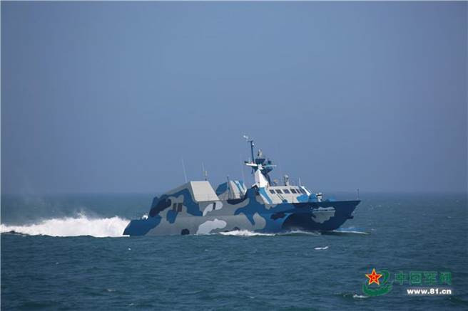 Được trang bị 2 động cơ diesel với tổng công suất 6900 mã lực và bốn ống phun nước phản lực, Type 022 có khả năng di chuyển với tốc độ tối đa lên tới 36 hải lý giờ - tương đương với 67 km/h. Nguồn ảnh: QQ.