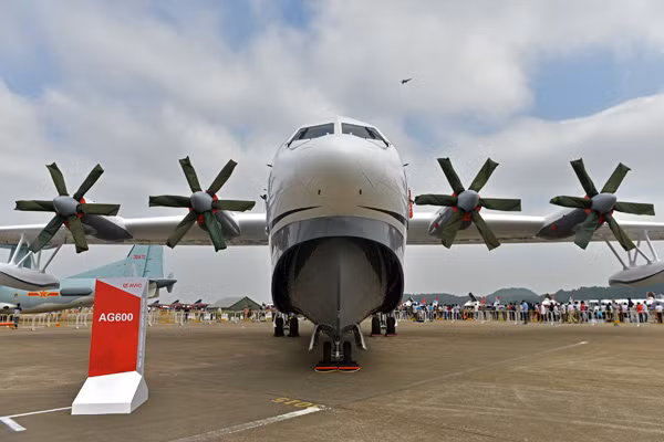 Điều này khiến cho quá trình tác chiến trên biển của Hải quân Mỹ có thể gặp vấn đề, nhất là khi phải đối đầu với một đối thủ có sức mạnh ngang ngửa vì khi đó, một loại phương tiện có độ cơ động cao, hạ cánh được trên nhiều kiểu địa hình như thuỷ phi cơ có thể sẽ tạo ra được sự khác biệt. Nguồn ảnh: NI.