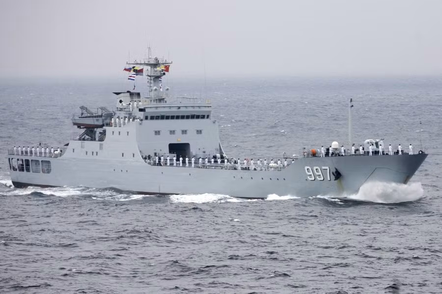 Tàu đổ bộ Type 072A cũng là một trong những loại tàu đổ bộ cỡ nhỏ khiến Mỹ thèm thuồng nhất. Thực tế Mỹ đang có trong tay các lớp tàu đổ bộ tấn công kích thước lớn như Wasp, Amerrica hay San Antonio. Tuy nhiên kích thước to không phải lúc nào cũng thích hợp. Nguồn ảnh: NI.