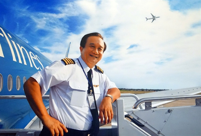 Nguyễn Thành Trung - tình báo của quân giải phóng cài vào hàng ngũ địch, được đưa đi Mỹ học lái máy bay ở Texas năm 1970. Sau giải phóng, ông được phong quân hàm Đại tá và trở thành người Việt đầu tiên lái máy bay Boeing 767, 777 với số giờ bay lên tới hơn 22.000 giờ. Nguồn ảnh: Danviet.