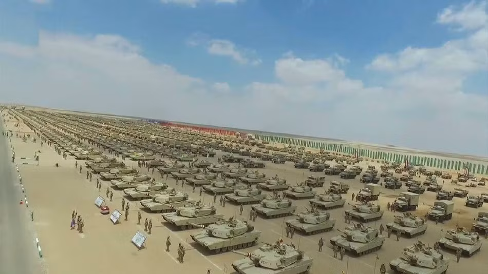 Tổng cộng trong biên chế chính thức của Ai Cập có hơn 1000 chiếc xe tăng chủ lực loại này. Kèm theo đó là đơn đặt hàng thêm 200 chiếc đã được Ai Cập ký với Mỹ từ năm 2014 không rõ đã nhận đủ hay chưa. Nguồn ảnh: Sina.