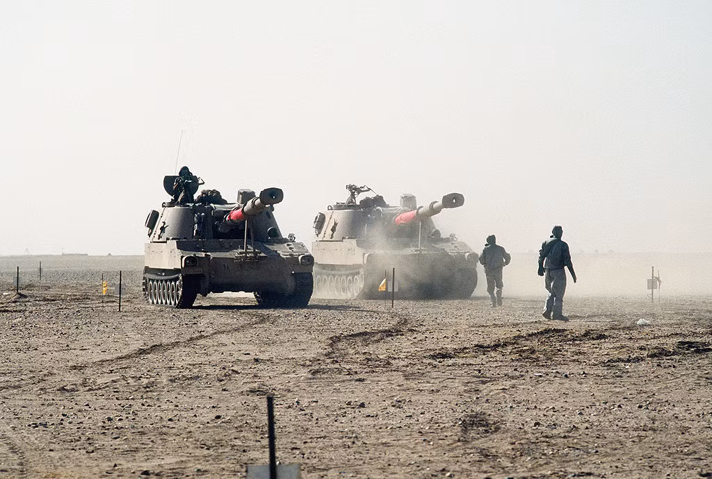 Ai Cập được cho là đang sở hữu khoảng 400 khẩu pháo tự hành M109 phiên bản M109A2 - một lực lượng có thể coi là khá khủng khiếp so với các quốc gia lân cận trong khu vực. Nguồn ảnh: Sina.