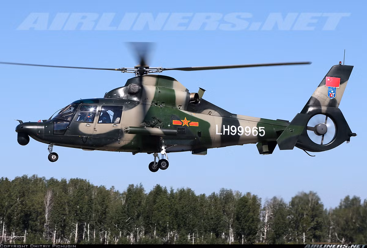 Đặc biệt, Z-9 có khả năng mang theo ngư lôi loại ET52. Đây là loại ngư lôi có đường kính 324mm, dài 2,6 mét và có đầu đạn nặng 34 kg. Loại ngư lôi này có tầm phóng 6 km, tốc độ khi di chuyển dưới nước là 30 hải lý giờ - tương đương 56 km/h. Nguồn ảnh: Sina.