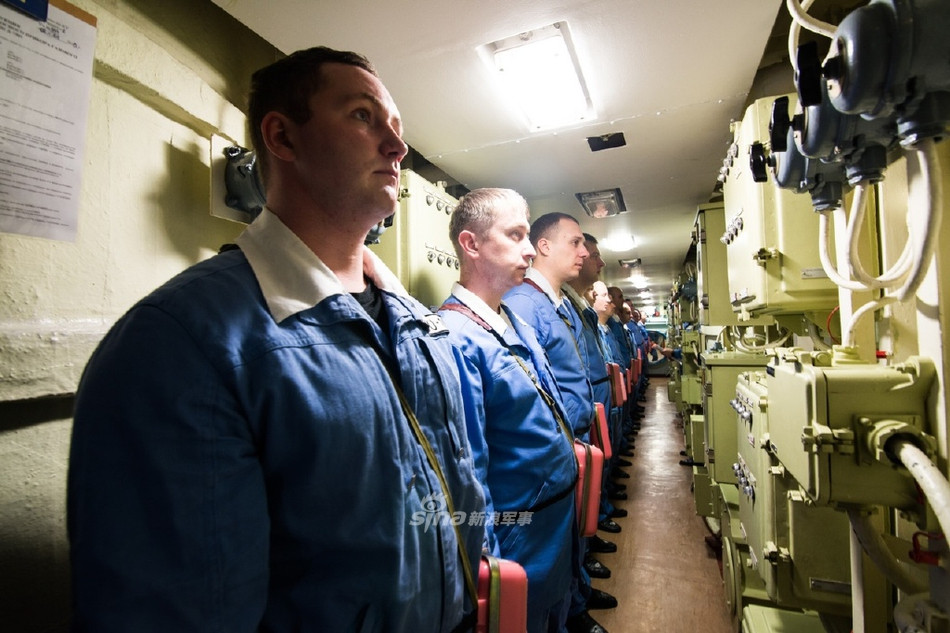 Bên trong tàu có không gian khá chật hẹp dù tàu có chiều dài lên tới 170 mét và lườn rộng tới 13,5 mét. Nguồn ảnh: Sina.