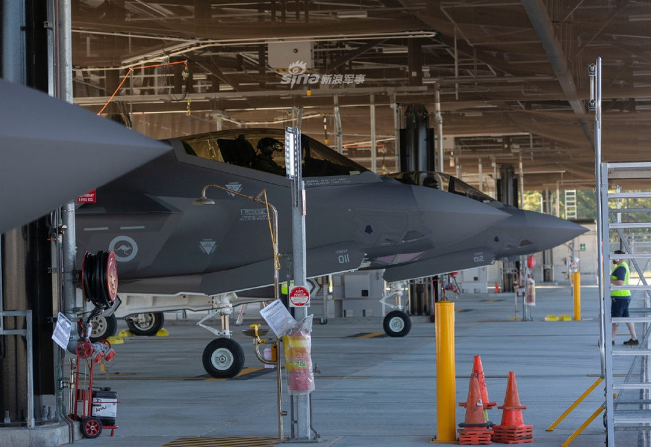 Ngay lập tức, Không quân Australia đã bắt tay vào quá trình bay nhiệm thu hai chiếc tiêm kích này. Nguồn ảnh: Sina.