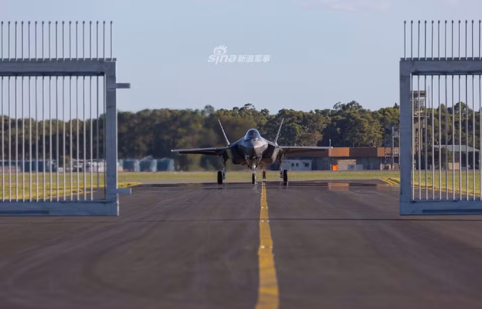 Khong quan Australia tiep tuc nhan tiem kich F-35A tu My