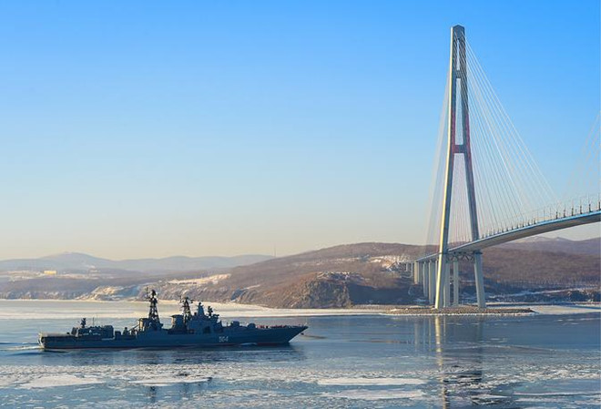 Giáo sư Kim Yong Hyun nói: "Các chuyến thăm có thể nhắm đến các nhà máy sản xuất sữa, socola hoặc bánh mì. Nó sẽ tạo ấn tượng với người dân Triều Tiên rằng nhà lãnh đạo của họ quan tâm đến cuộc sống hàng ngày của công chúng". Trong ảnh, tàu khu trục chống ngầm Đô đốc Tributs. Ảnh: TASS.