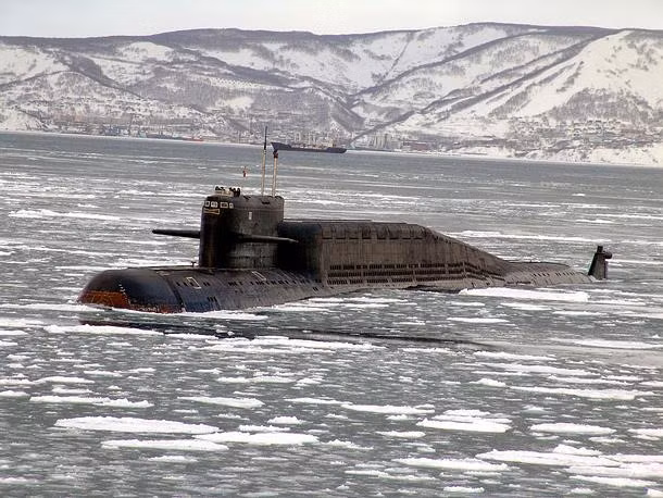 Do đó, Bình Nhưỡng sẽ cố gắng thể hiện sự hợp tác với Moscow trong lĩnh vực an ninh, giáo sư Kim Yong Hyun nhận định. Trong ảnh, tàu ngầm hạt nhân chạy bằng năng lượng hạt nhân Svyatoy Georgy Pobedonosets thuộc Hạm đội Thái Bình Dương của Nga. Ảnh: TASS.