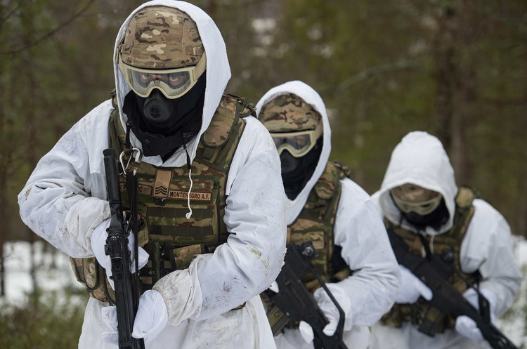 Một trong những thành viên trẻ nhất của NATO đó là Montenegro mới chỉ gia nhập tổ chúc này ngày 5/6/2017. Tuy nhiên từ trước đó, Montenegro cũng đã có các hoạt động cực kỳ thân thiết với NATO bao gồm cả việc gửi quân tới Afghanistan từ năm 2010. Nguồn ảnh: BI.