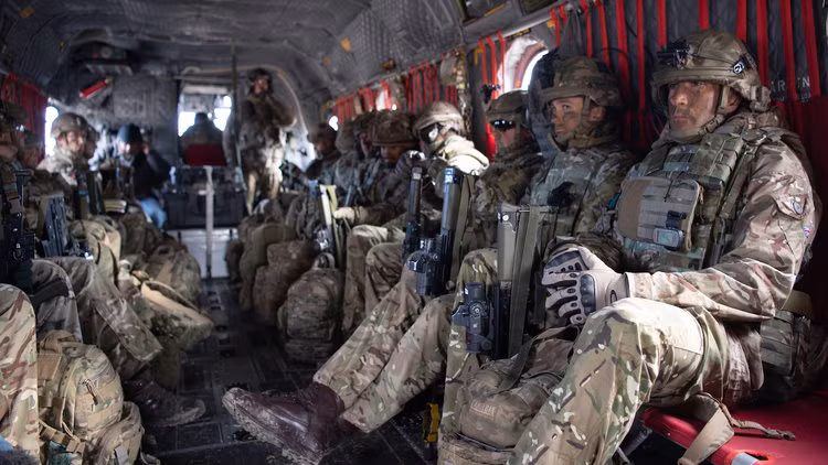 Bên cạnh Pháp, Anh được xem là quốc gia "cầm trịch" NATO ở khu vực châu Âu với sức mạnh quân sự vượt trội mọi quốc gia khác. Nguồn ảnh: BI.