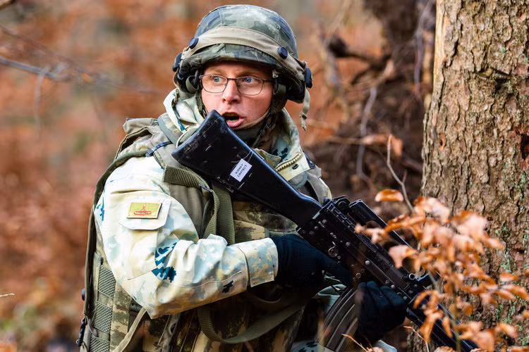 Ngày 1/4/2009, Albania gia nhập NATO dù quốc gia này cũng không hề tiếp giáp với biển bắc Đại Tây Dương. Nguồn ảnh: BI.