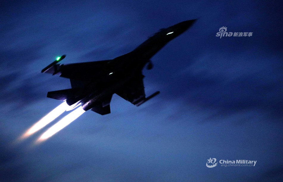 Khi tấn công, radar của Su-30MKI cũng có thể tấn công tới bốn mục tiêu cùng lúc bất kể mục tiêu đó đang bay hay đang ở dưới mặt đất. Các mục tiêu của Su-30MKI cũng đa dạng hơn Su-30MKK khi Su-30MKI tấn công được cả tên lửa hành trình.