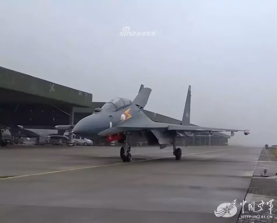 Về cơ bản thì hai phiên bản động cơ này đều... tồi tệ như nhau với số giờ vận hành không quá 500 tiếng trước khi có vấn đề và thậm chí vấn đề còn tiếp tục phát sinh cả sau khi các chiến đấu cơ này được thay thế động cơ.