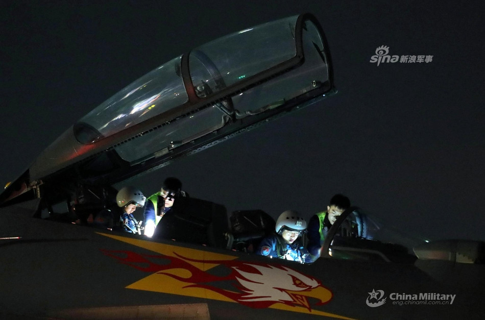 Về mặt động cơ, cả hai tiêm kích Su-30 của Trung Quốc và Ấn Độ đều sử dụng động cơ AL-31. Tuy nhiên phiên bản động cơ được Su-30MKK của Trung Quốc sử dụng là AL-31F còn của Ấn Độ là AL-31PF.