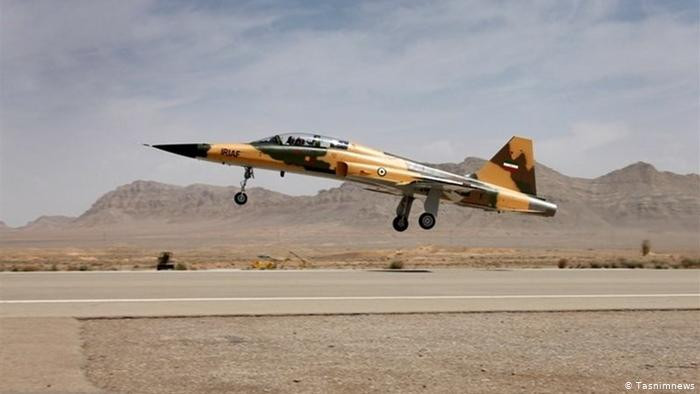 Khác với F-5, tiêm kích HESA Kowsar của Iran được cho là có thiết kế kiểu dáng khí động học như một chiến đấu cơ thế hệ bốn cùng với hệ thống kiểm soát hoả lực hiện đại hơn nhiều so với chiến đấu cơ F-5 do Northrop chế tạo trước đây. Nguồn ảnh: QQ.