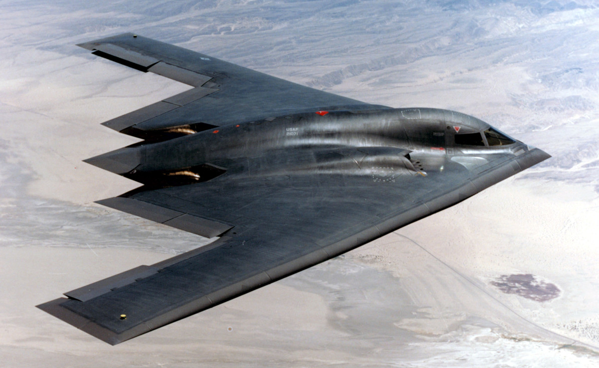 B-2 Spirit cất cánh được với trọng lượng tối đa 170.000 kg trong đó có số lượng vũ khí tối đa 23.000 kg bao gồm 16 quả bom hạt nhân loại B61 hoặc B83. Mỹ chỉ mất duy nhất một chiếc B-2 Spirit trong quá khứ do... tai nạn. Nguồn ảnh: Individual.