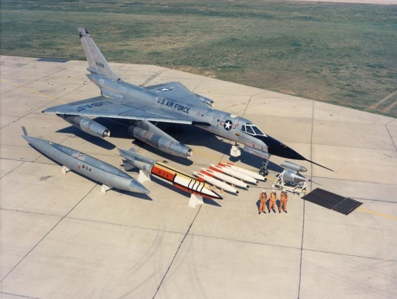 Cất cánh lần đầu tiên vào năm 1956, Convair B-58 Hustler là loại máy bay ném bom chiến lược đầu tiên của Mỹ có khả năng bay với tốc độ siêu âm. Nguồn ảnh: Individual.