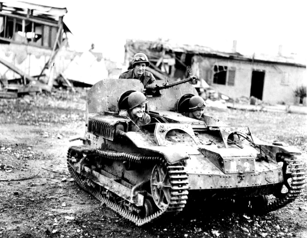 Có trọng lượng chỉ 2,6 tấn nghĩa là tương đương với một chiếc xe hơi, các xe tăng hạng nhẹ Renauld UE Chenillette bắt đầu được sản xuất từ năm 1932 cho tới năm 1941 thì bị dừng sản xuất. Nguồn ảnh: Historyonline.