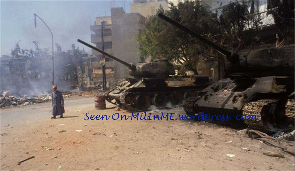 Giữa chiến sự căng thẳng, cũng không có mấy ai đủ "rảnh" để dọn dẹp bãi chiến trường xác xe tăng T-34/85 này. Nguồn ảnh: Thearchive.