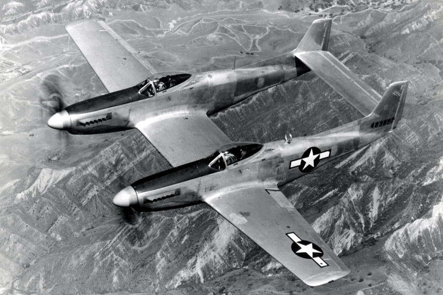 Độc đáo nhất trong danh sách này là F-82 Twin Mustang. Về cơ bản đây là hai chiếc tiêm kích Mustang được "ghép" lại với nhau theo đúng nghĩa đen, biến nó thành máy bay trinh sát tầm xa. Nguồn ảnh: Fotoreport.