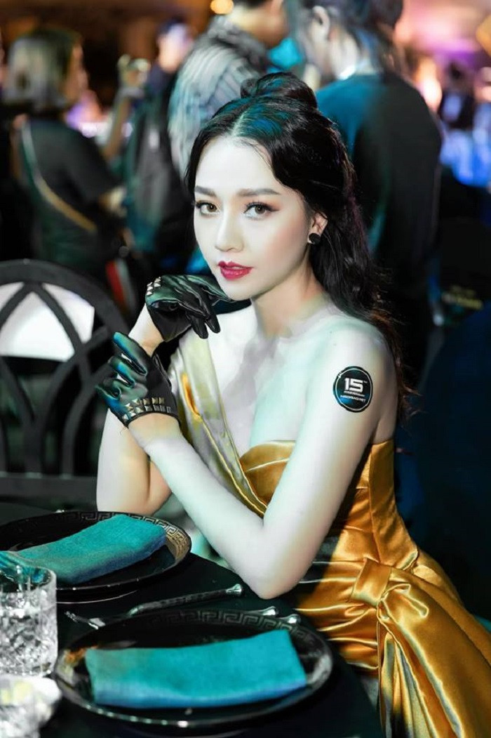 Hồ Ngọc Hà bất ngờ xuất hiện tình tứ bên Kim Lý sau ồn ào sắp làm đám cưới - Hình 7 Ho Ngoc Ha bat ngo xuat hien tinh tu ben Kim Ly sau on ao sap lam dam cuoi-Hinh-7