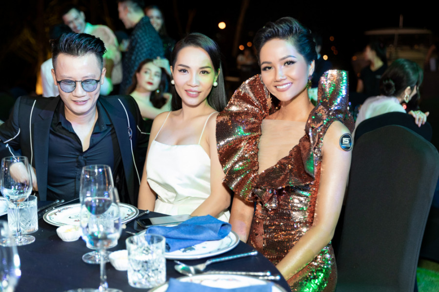 Hồ Ngọc Hà bất ngờ xuất hiện tình tứ bên Kim Lý sau ồn ào sắp làm đám cưới - Hình 11 Ho Ngoc Ha bat ngo xuat hien tinh tu ben Kim Ly sau on ao sap lam dam cuoi-Hinh-11