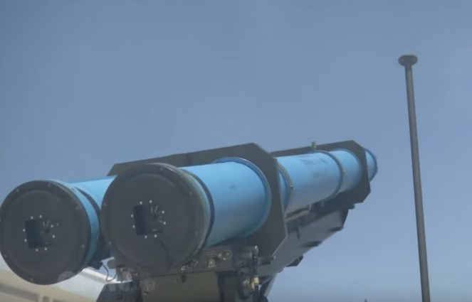 Theo báo cáo của Viện Nghiên cứu Hoà bình Quốc tế Stockholm (SIPRI) năm 2015, Israel đã chuyển giao cho Việt Nam tổng cộng 20 tổ hợp tên lửa loại này và phía Việt Nam sử dụng toàn bộ số tên lửa nói trên cho lực lượng bảo vệ bờ biển. Nguồn ảnh: QPVN.