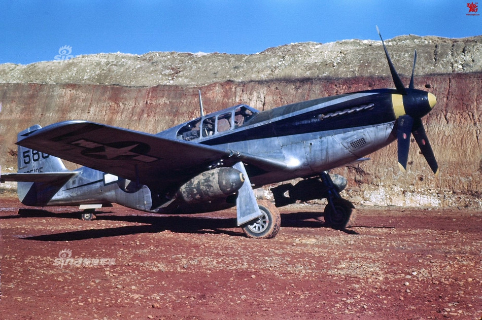 Các phi đoàn ném bom này bắt đầu xuất hiện ở sân bay Thành Công từ tháng 3/1943 và tới tháng 10 cùng năm đó, phi đoàn tiêm kich số 76 cùng liên đoàn tiêm kích số 23 bắt đầu đóng quân ở đây với một loạt các loại tiêm kích hiện đại nhất thời bấy giờ - tiêm kích P-51 Mustang. Nguồn ảnh: Sina.